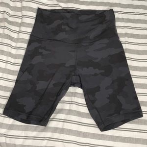 Align short 8” camo